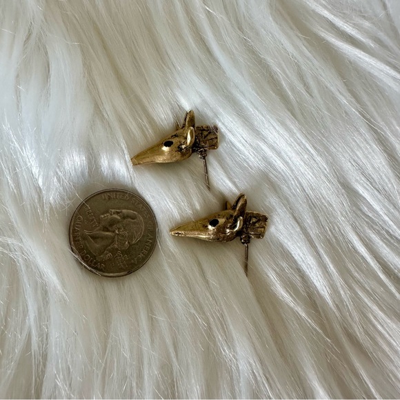 Vintage Stylized Giraffe Head Bronze Pierced Earrings - Picture 5 of 7